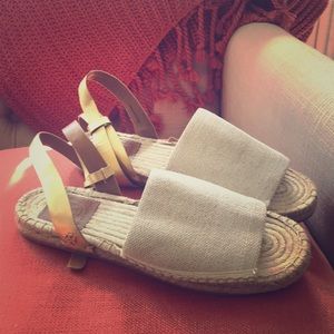 Natural linen and gold Tory Burch sandal